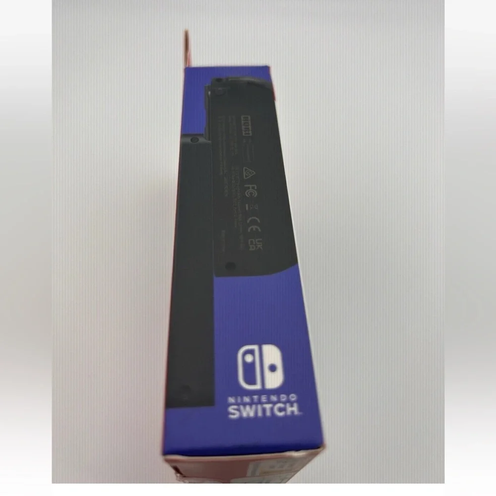 Nintendo Switch D-Pad Controller‎ Hori (L) (Pokemon: Black & Gold Pikachu